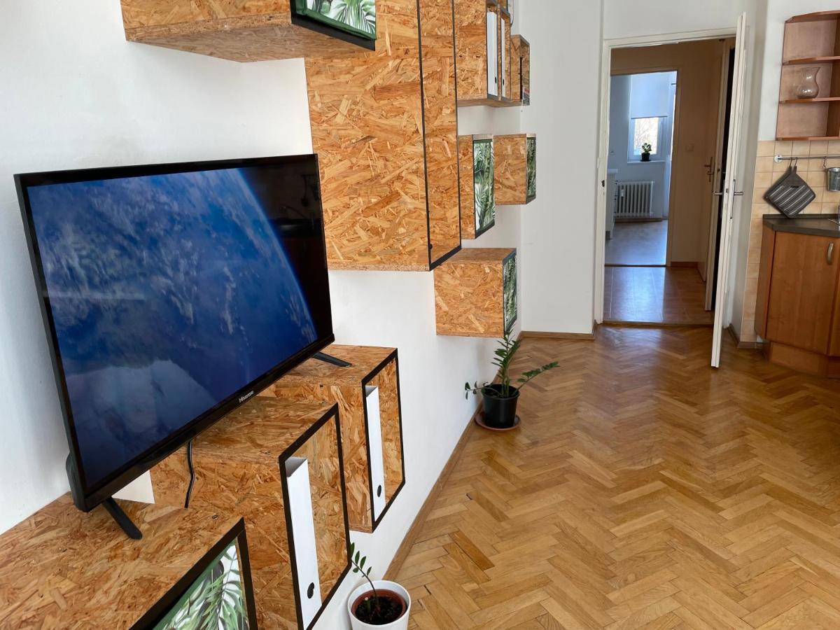 Cozy Apartment Near The City Center Hradec Králové Екстериор снимка