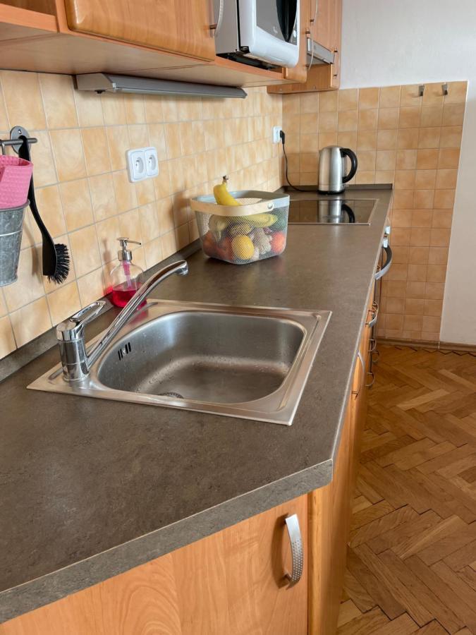 Cozy Apartment Near The City Center Hradec Králové Екстериор снимка